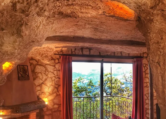 Anemoessa Πανσιόν 4*